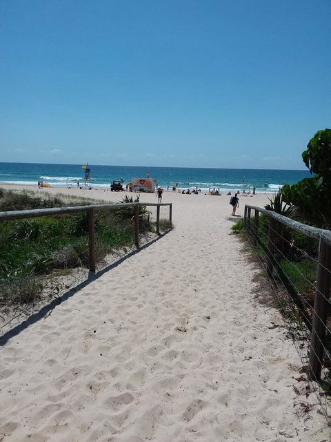 Surfers Chalet - Your Accommodation 5