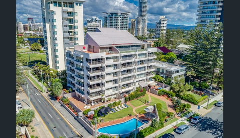 Surfers Chalet - Your Accommodation 30
