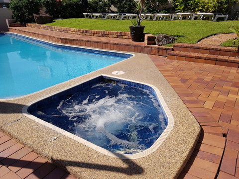 Surfers Chalet - Your Accommodation 26