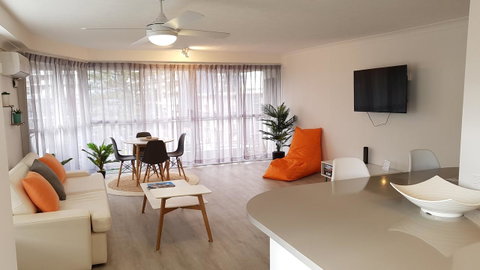 Surfers Chalet - Your Accommodation 11