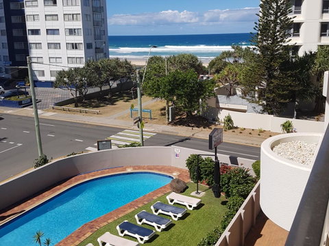 Surfers Chalet - Your Accommodation 14