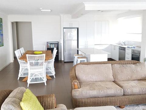 Surfers Chalet - Your Accommodation 33