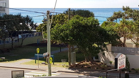 Surfers Chalet - Your Accommodation 20