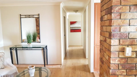 Surfers Chalet - Your Accommodation 22