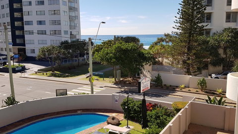 Surfers Chalet - Your Accommodation 17
