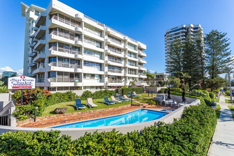 Surfers Chalet - Your Accommodation 0