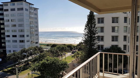 Surfers Chalet - Your Accommodation 15