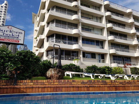 Surfers Chalet - Your Accommodation 13