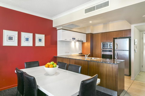 Mantra Towers Of Chevron - Your Accommodation 19