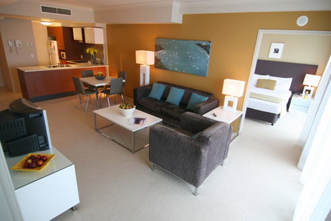 Mantra Towers Of Chevron - Your Accommodation 16