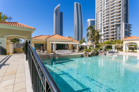 Mantra Towers Of Chevron - Your Accommodation 11