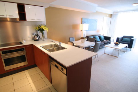 Mantra Towers Of Chevron - Your Accommodation 13