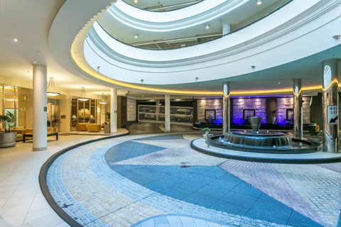 Mantra Towers Of Chevron - Your Accommodation 5