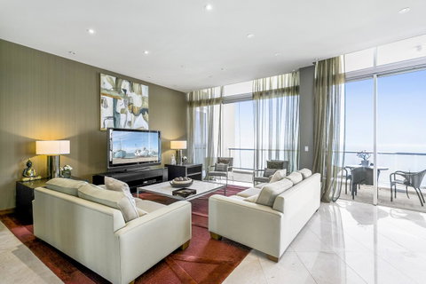 Mantra Towers Of Chevron - Your Accommodation 9