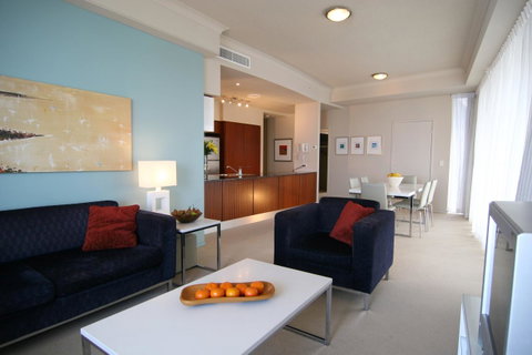 Mantra Towers Of Chevron - Your Accommodation 17