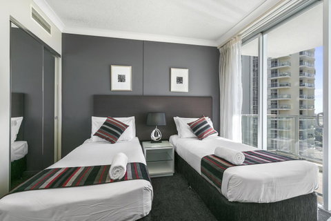 Mantra Towers Of Chevron - Your Accommodation 21