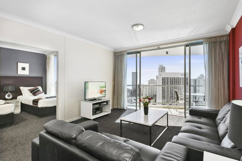 Mantra Towers Of Chevron - Your Accommodation 20