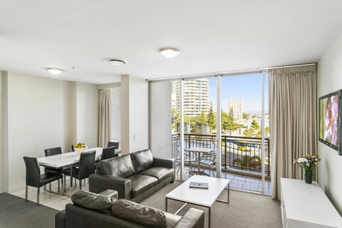 Mantra Towers Of Chevron - Your Accommodation 24