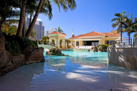 Mantra Towers Of Chevron - Your Accommodation 10