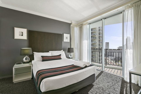 Mantra Towers Of Chevron - Your Accommodation 22