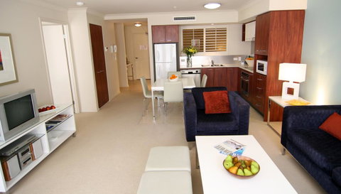 Mantra Towers Of Chevron - Your Accommodation 15