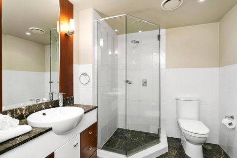 Mantra Towers Of Chevron - Your Accommodation 18