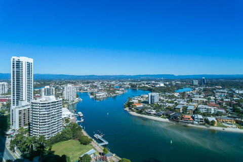 Mantra Towers Of Chevron - Your Accommodation 12