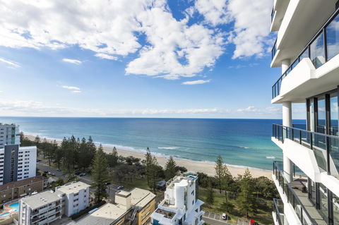 Boardwalk Burleigh Beach - Official - Your Accommodation 27