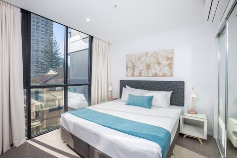 Boardwalk Burleigh Beach - Official - Your Accommodation 37