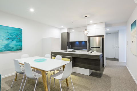 Boardwalk Burleigh Beach - Official - Your Accommodation 8