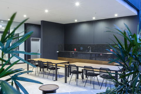 Boardwalk Burleigh Beach - Official - Your Accommodation 16