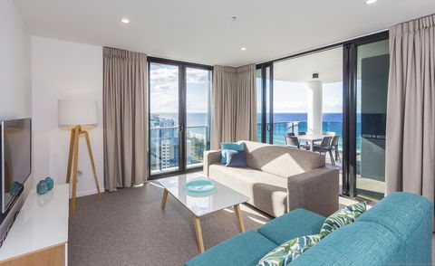 Boardwalk Burleigh Beach - Official - Your Accommodation 1