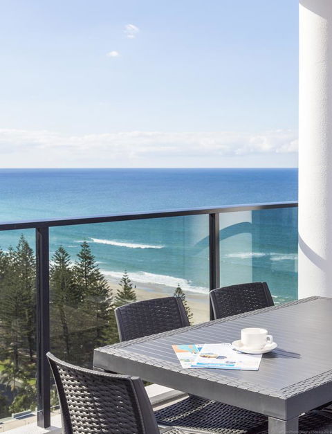 Boardwalk Burleigh Beach - Official - Your Accommodation 24