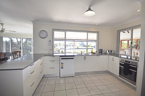 Bribie Island Canal Holiday Destination! - Your Accommodation 5