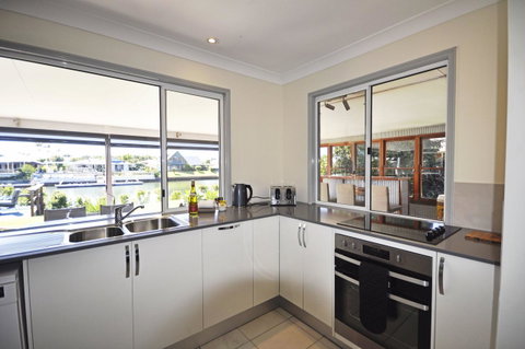 Bribie Island Canal Holiday Destination! - Your Accommodation 4