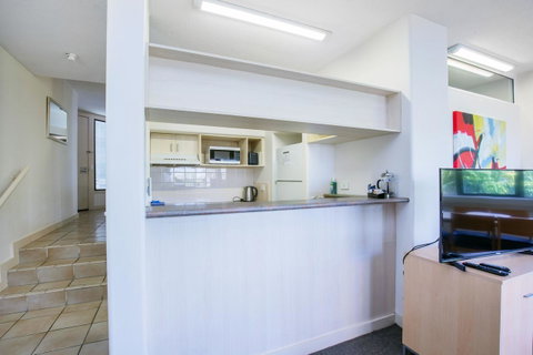 Tiki Hotel Apartments Surfers Paradise - Your Accommodation 9