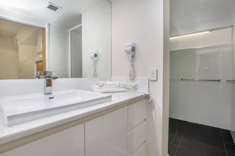 Tiki Hotel Apartments Surfers Paradise - Your Accommodation 5