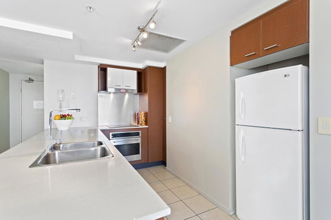 Beach Stay - Ocean & Riverview Resort Chevron Renaissance Central Surfers Paradise - Your Accommodation 5