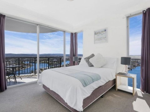 Beach Stay - Ocean & Riverview Resort Chevron Renaissance Central Surfers Paradise - Your Accommodation 1