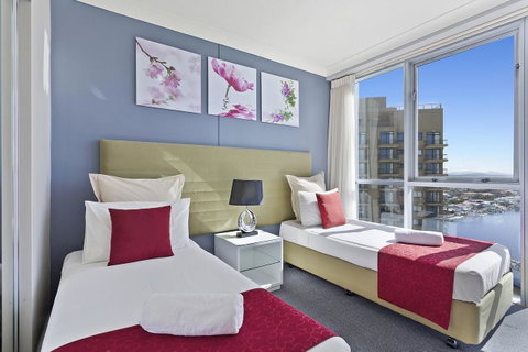 Beach Stay - Ocean & Riverview Resort Chevron Renaissance Central Surfers Paradise - Your Accommodation 9