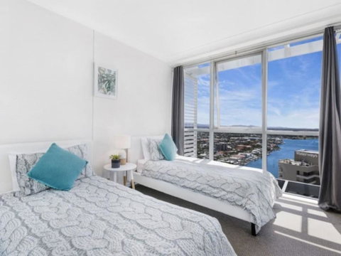 Beach Stay - Ocean & Riverview Resort Chevron Renaissance Central Surfers Paradise - Your Accommodation 2