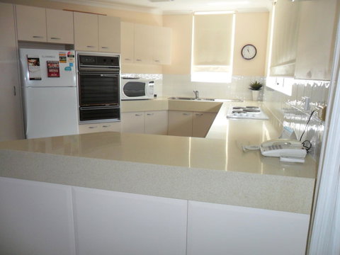 Grosvenor Beachfront Apartments Surfers Paradise - Your Accommodation 15