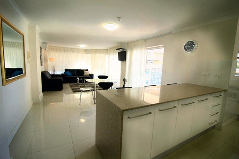 Grosvenor Beachfront Apartments Surfers Paradise - Your Accommodation 3
