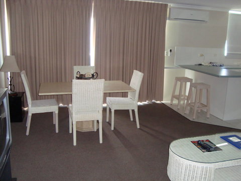 Grosvenor Beachfront Apartments Surfers Paradise - Your Accommodation 26
