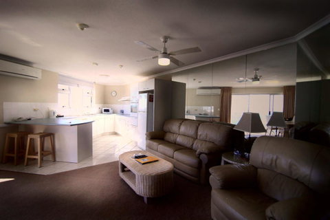 Grosvenor Beachfront Apartments Surfers Paradise - Your Accommodation 9