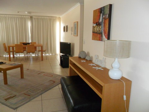 Grosvenor Beachfront Apartments Surfers Paradise - Your Accommodation 10