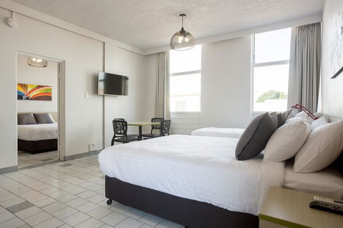 Nightcap At Emerald Star Hotel - Your Accommodation 25