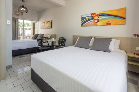 Nightcap At Emerald Star Hotel - Your Accommodation 16
