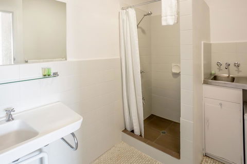Nightcap At Emerald Star Hotel - Your Accommodation 6