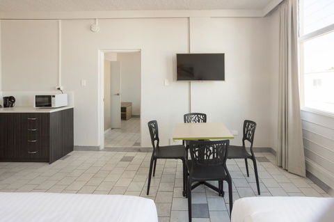 Nightcap At Emerald Star Hotel - Your Accommodation 29